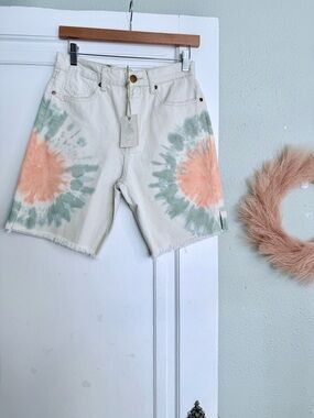 easel Tie-Dye High-Rise Shorts in Cream, Peach & Sage